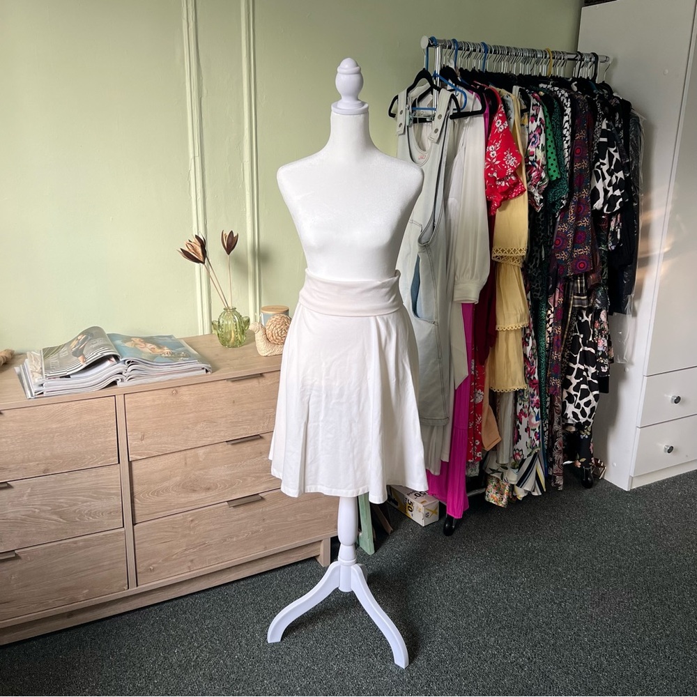 MUR White Stretch Fold Over Waist Band High-Waist Modest Midi Knee-Length Skirt